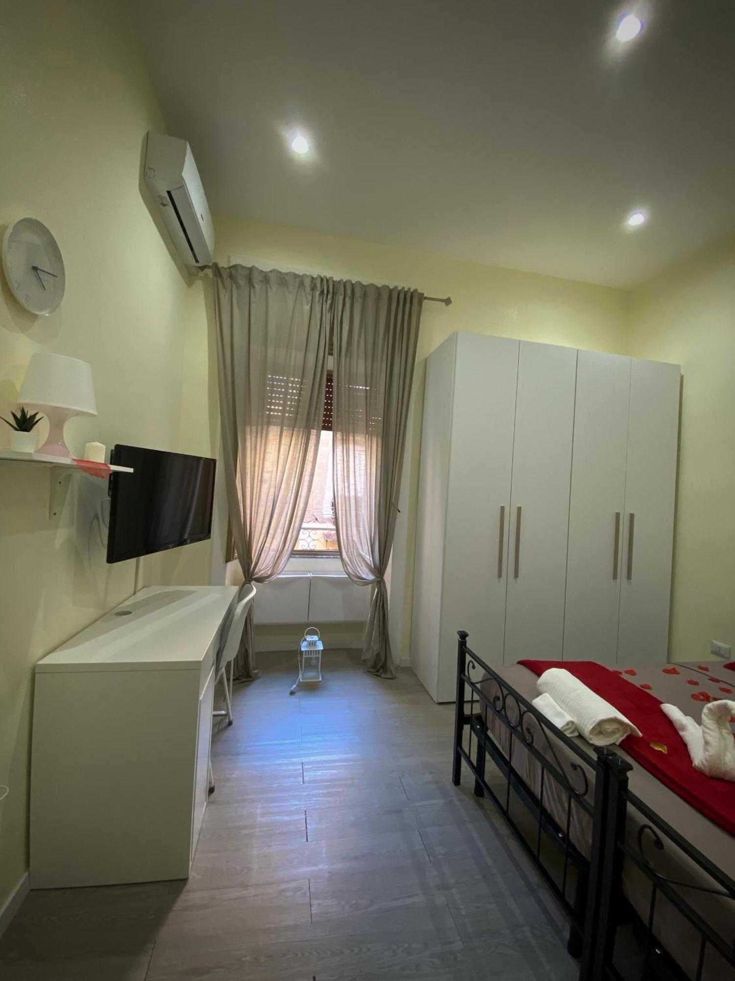 La Casa Al Centro " Vicino Al Centro Storico Di Napoli" 아파트 외부 사진